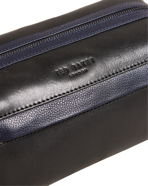 RAYLON WAXY LEATHER WASHBAG